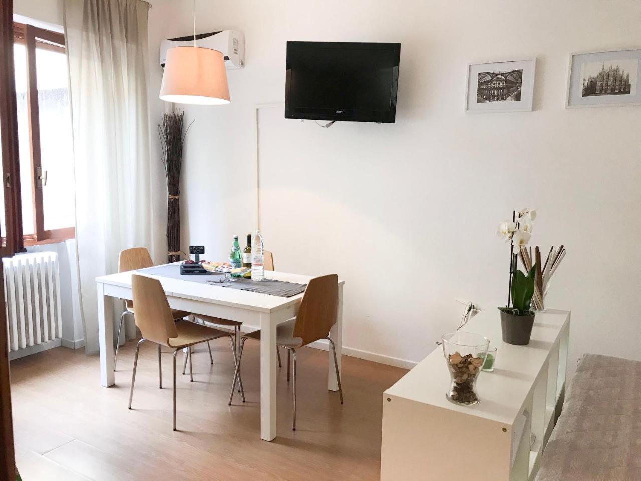 Apartment Center White Milan